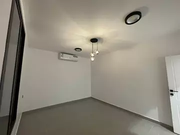 شقة جديدة مودرن للايجار بحي العزيزيه