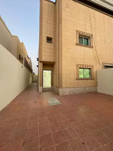 دور مستقل سكني للإيجار في حي الملقا في شمال الرياض
