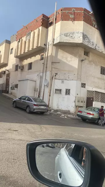 عمارة سكني للبيع في حي العنابس في المدينة المنورة