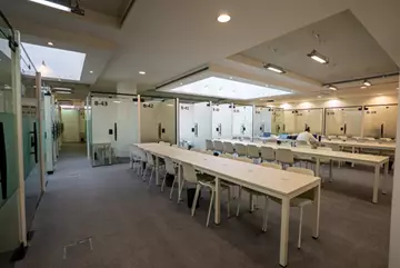 مكاتب مؤثثة وجاهزة للإيجار حي الروضة 