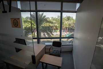 	مكاتب مؤثثة جاهزة للإيجار في موقع استراتيجي بالرياض