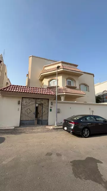 فيلا للبيع في موقع مميز حي المرجان