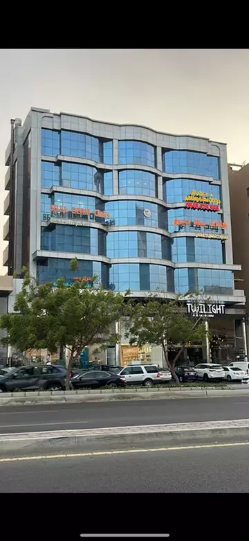 عيادة او مكاتب تجارية  للإيجار في  شارع الامير سلطان حي النهضة في جدة