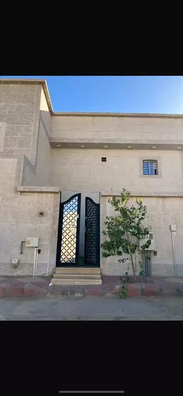 دور مستقل سكني للبيع في حي الورود في رفحاء
