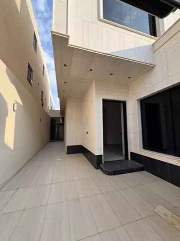 دور مستقل سكني للبيع في حي الندوة في شرق الرياض