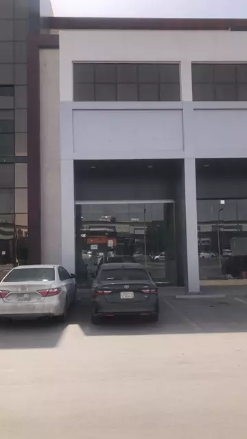 صالة عرض تجاري للإيجار في حي النهضة في شرق الرياض