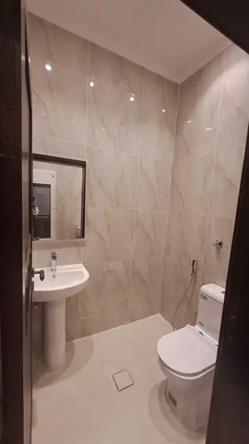 فيلا دوبلكس متصل للبيع في حي البساتين