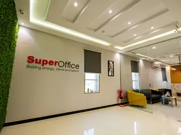 مكتب تجاري للإيجار في حي العارض في شمال الرياض