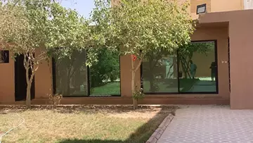 دور ارضي كبير للايجار بحي طويق