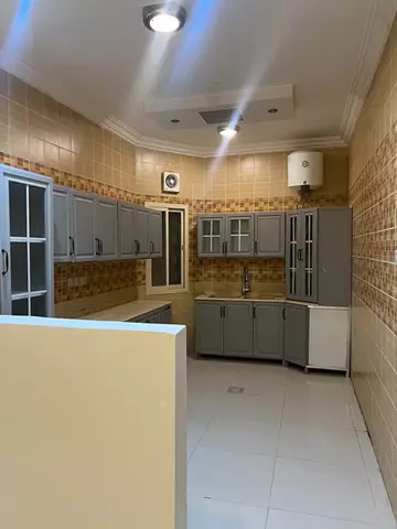 شقة سكني دور علوي للإيجار في حي الوادي في شمال الرياض