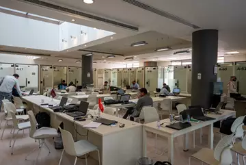 مكاتب مؤثثة جاهزة للإيجار في حي الروضة ✨