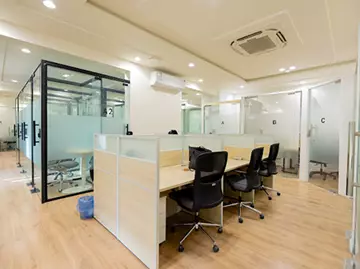 مكاتب عمل مؤثثة للإيجار – حي العارض 