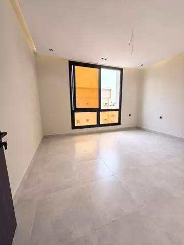 شقة سكني للبيع في حي البوادي في جدة