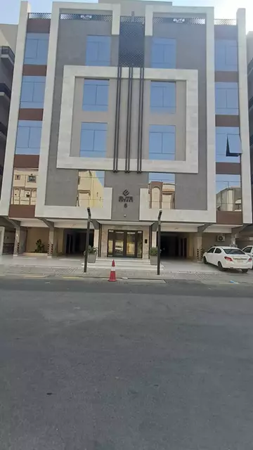 شقة روف للإيجار في حي العزيزية