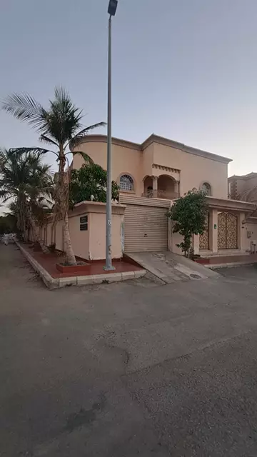 فيلا للبيع في حي البساتين مقابل حديقة