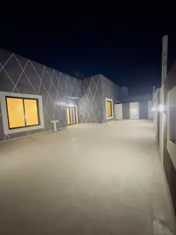 ملحق روف 6 غرف مع السطوح جديد جاهز للسكن يقبل البنك من المالك مباشرة 