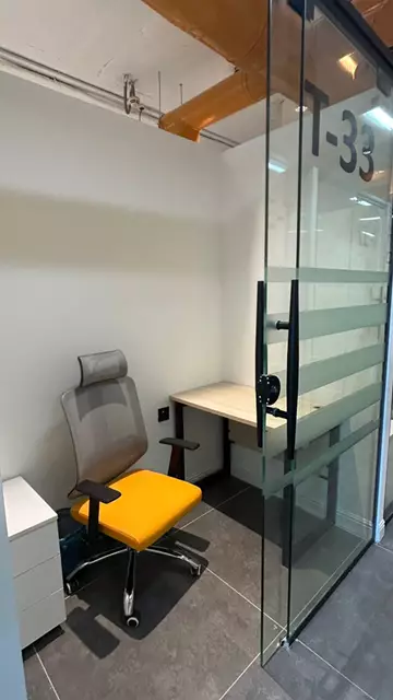 مكتب تجاري للإيجار في حي الدريهمية 