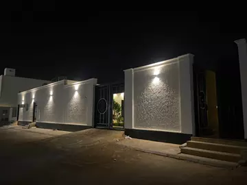 ارض تجارية مقام عليها استراحات للبيع في حي العارض في شمال الرياض