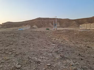 أرض باطلالة مميزة للبيع (شارع 20 م)
