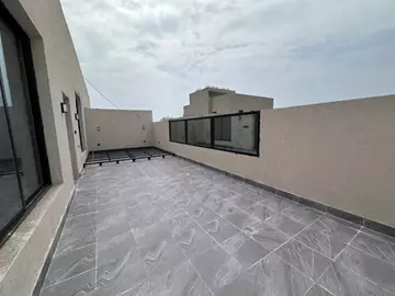 شقة  ملحق روف 4 غرف مع السطوح للبيع بحي النعيم للبيع بمدخلين 