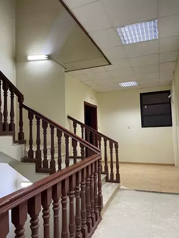مكتب للإيجار على طريق العروبة
