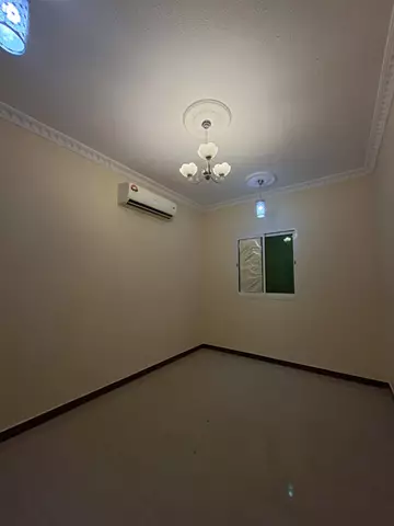 دور علوي بفيلا للإيجار في حي الملقا