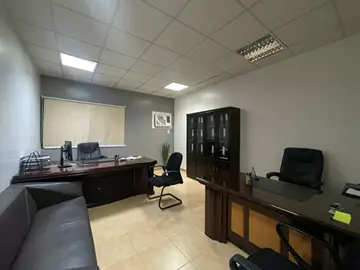 مكتب للإيجار في حي الورود طريق العروبة