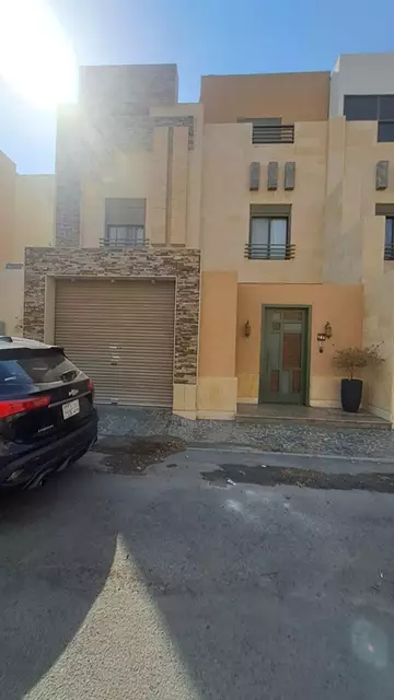 فيلا دوبلكس فاخره للبيع في حي الخالدية