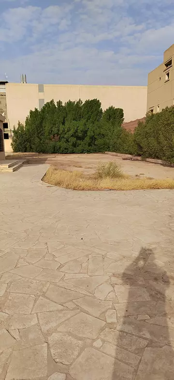 أرض سكني للبيع في حي الحمراء في شرق الرياض