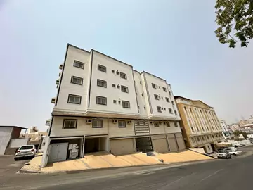 عمارة سكني للبيع في حي البحيرات في مكة المكرمة