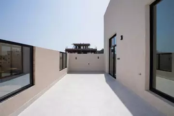 ملحق روف 4 غرف مع السطوح جديد جاهز للسكن أفراغ فوري 