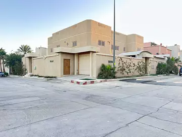 فيلا 750 متر للإيجار بحي النخيل الشرقي