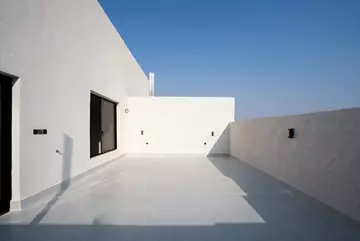 ملحق روف 5 غرف مع السطوح بحي السلامة جديد جاهز للسكن أفراغ فوري 