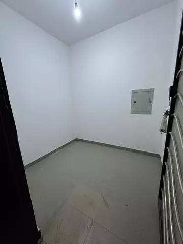 غرفة سائق سكني للإيجار في حي الرمال في شرق الرياض