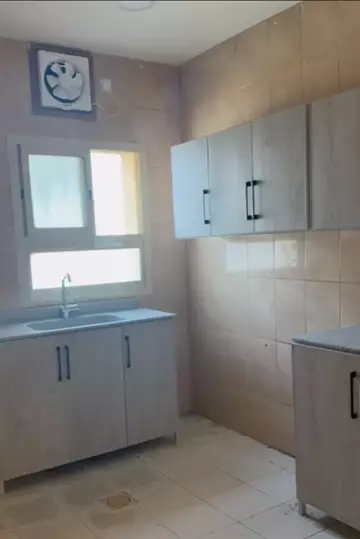 عمارة سكني للإيجار في حي الرويضة في الهفوف