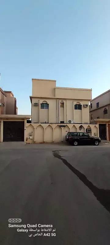 فيلا سكني للبيع قيمة أرض في حي الملك فهد في شمال الرياض