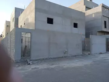 فيلا+3شقق عظم للبيع في مخطط الرياض