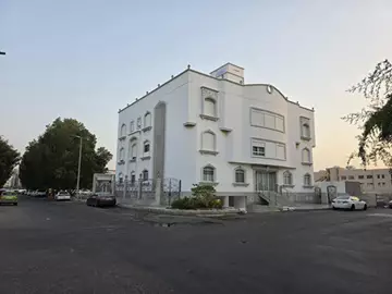 عمارة للبيع في موقع مميز حي الصفا