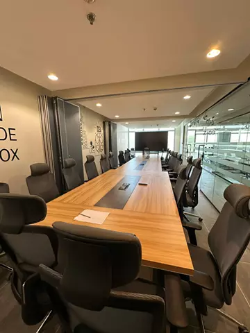 مكتب تجاري للإيجار في حي العارض في شمال الرياض