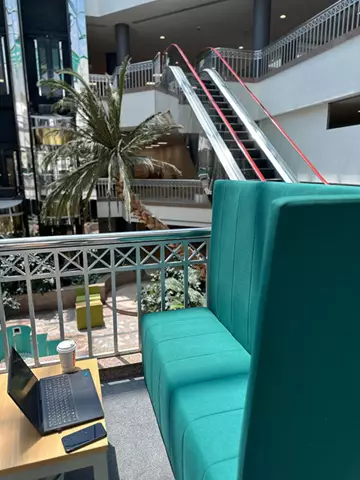 مكاتب مؤثثة وجاهزة للإيجار في حي الروضه