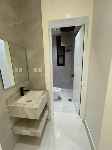 دور مستقل سكني للبيع في حي الجنادرية في شرق الرياض