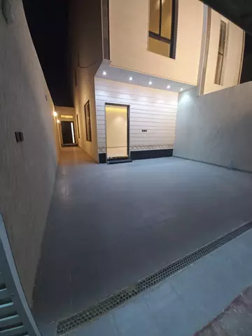دور مستقل سكني للبيع في حي الجنادرية في شرق الرياض