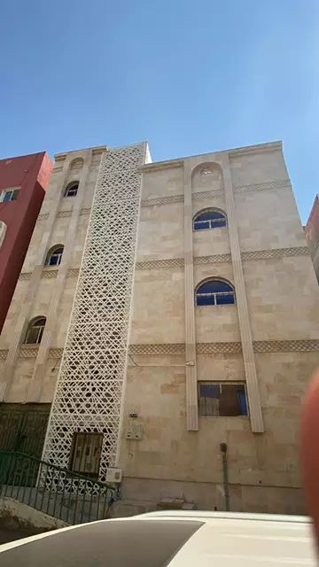عمارة سكنية للبيع في حي الربوة 