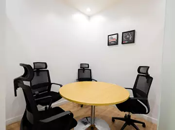 مكاتب مؤثثة للإيجار في حي العارض