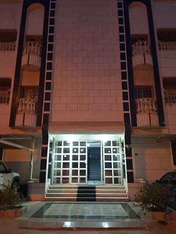 عمارة للبيع في موقع مميز حي الصفا