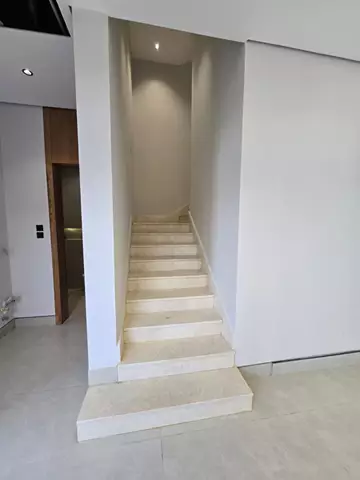 فيلا سكني للبيع في حي المهدية في غرب الرياض