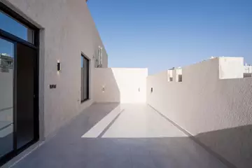 ملحق روف 5 غرف مع السطوح للبيع جديد أفراغ فوري 