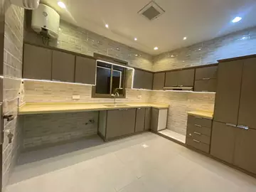 شقه فاخره للايجار بفيلا بحي الملقا
