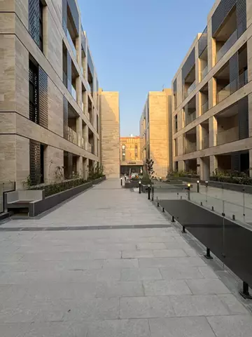 شقة فاخره للإيجار في حي السلامة 2