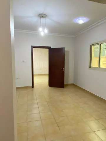 شقة سكني للإيجار معها سطح في حي الصحافة في شمال الرياض